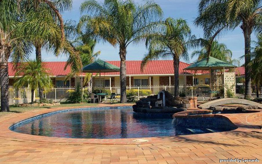 Pines Country Club Motor Inn เชปเปอร์ตัน ภายนอก รูปภาพ