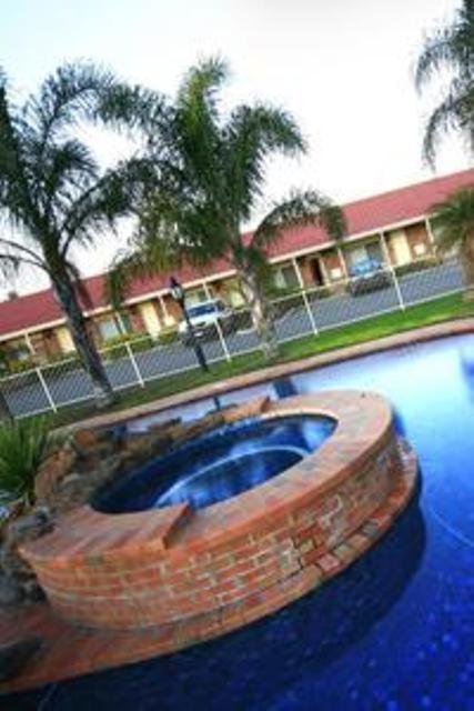 Pines Country Club Motor Inn เชปเปอร์ตัน ภายนอก รูปภาพ